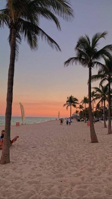 Hollywood Beach, Steps To The Beach, Pool Екстериор снимка