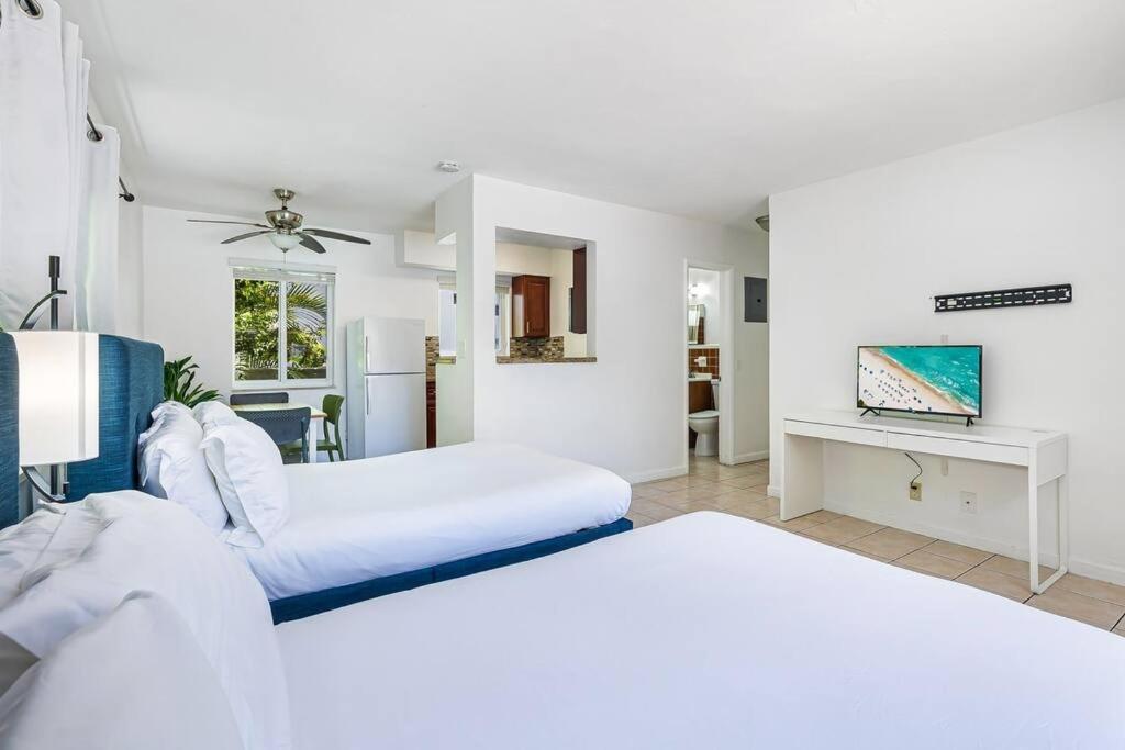 Hollywood Beach, Steps To The Beach, Pool Екстериор снимка